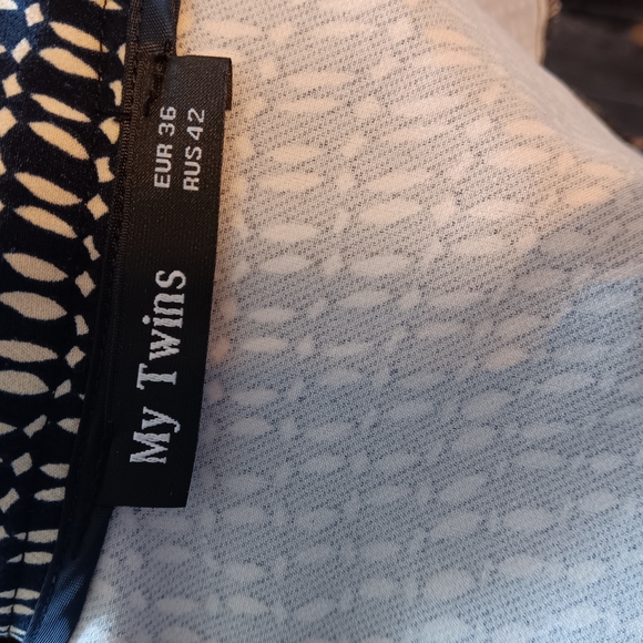 Chic Patterned Dress - Picture 2 of 7